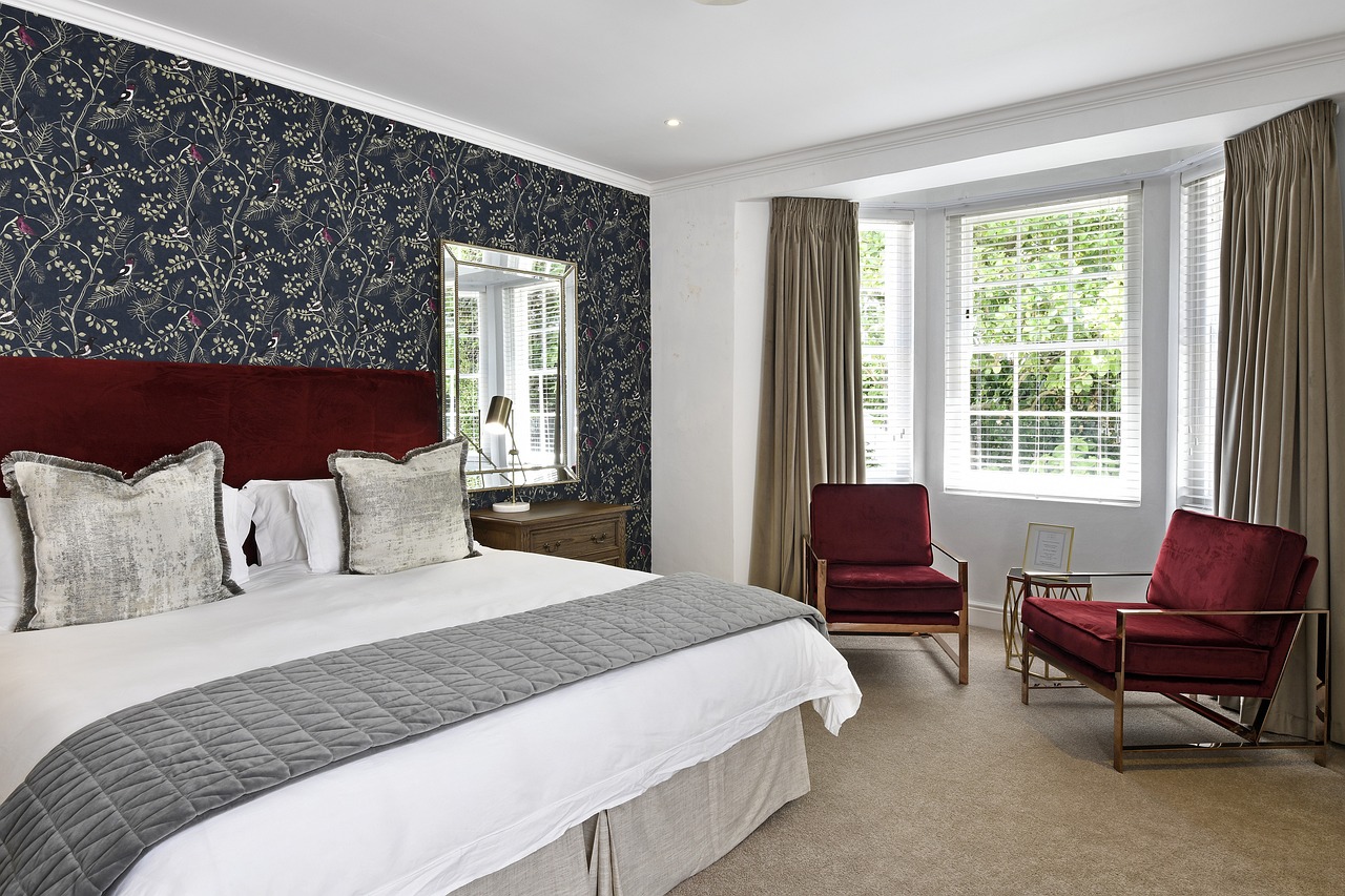 Blick in ein luxeriös eingerichtetes Hotelzimmer