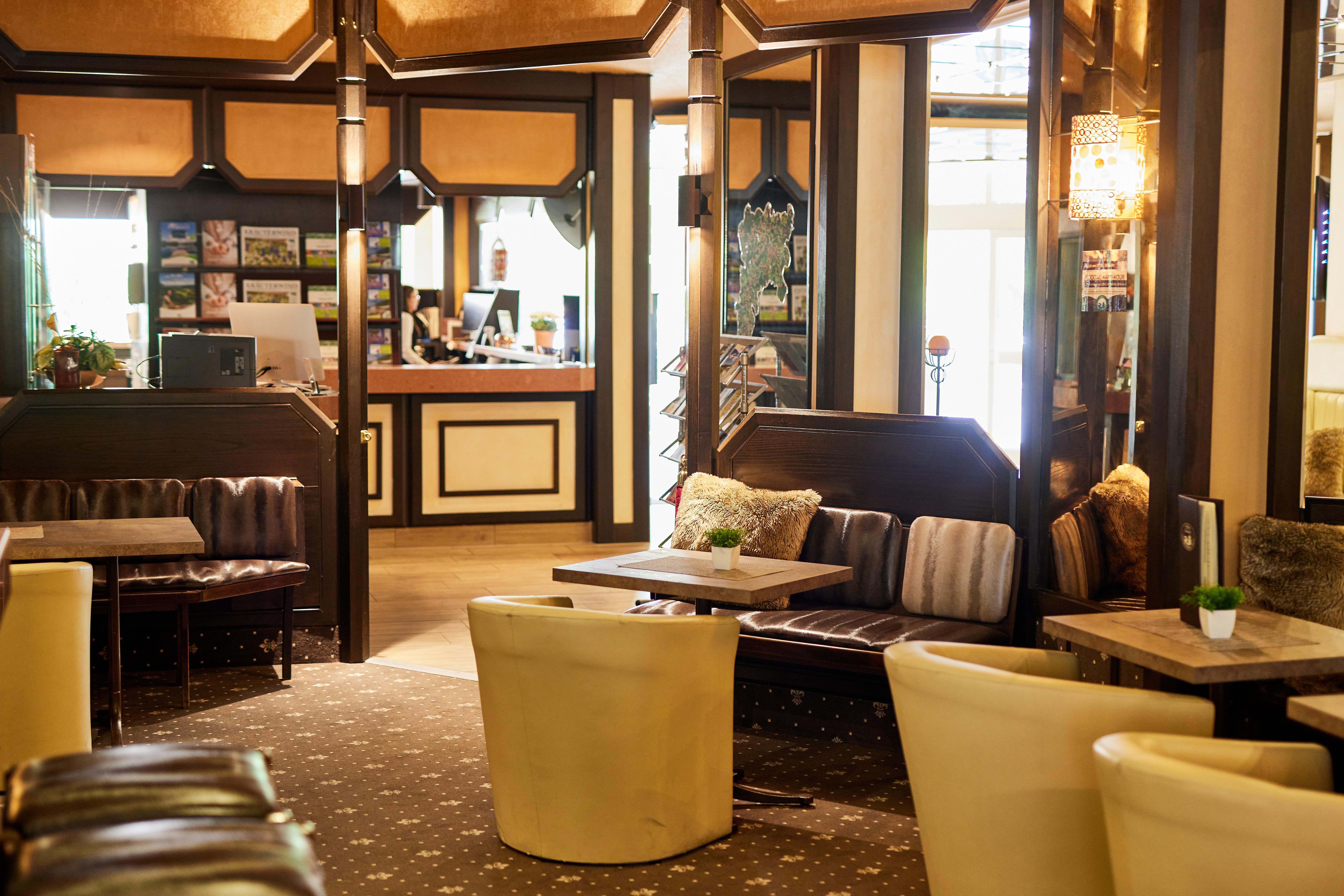 Tagesbar gemütlich sitzen Tisch 205 Hotelpark der