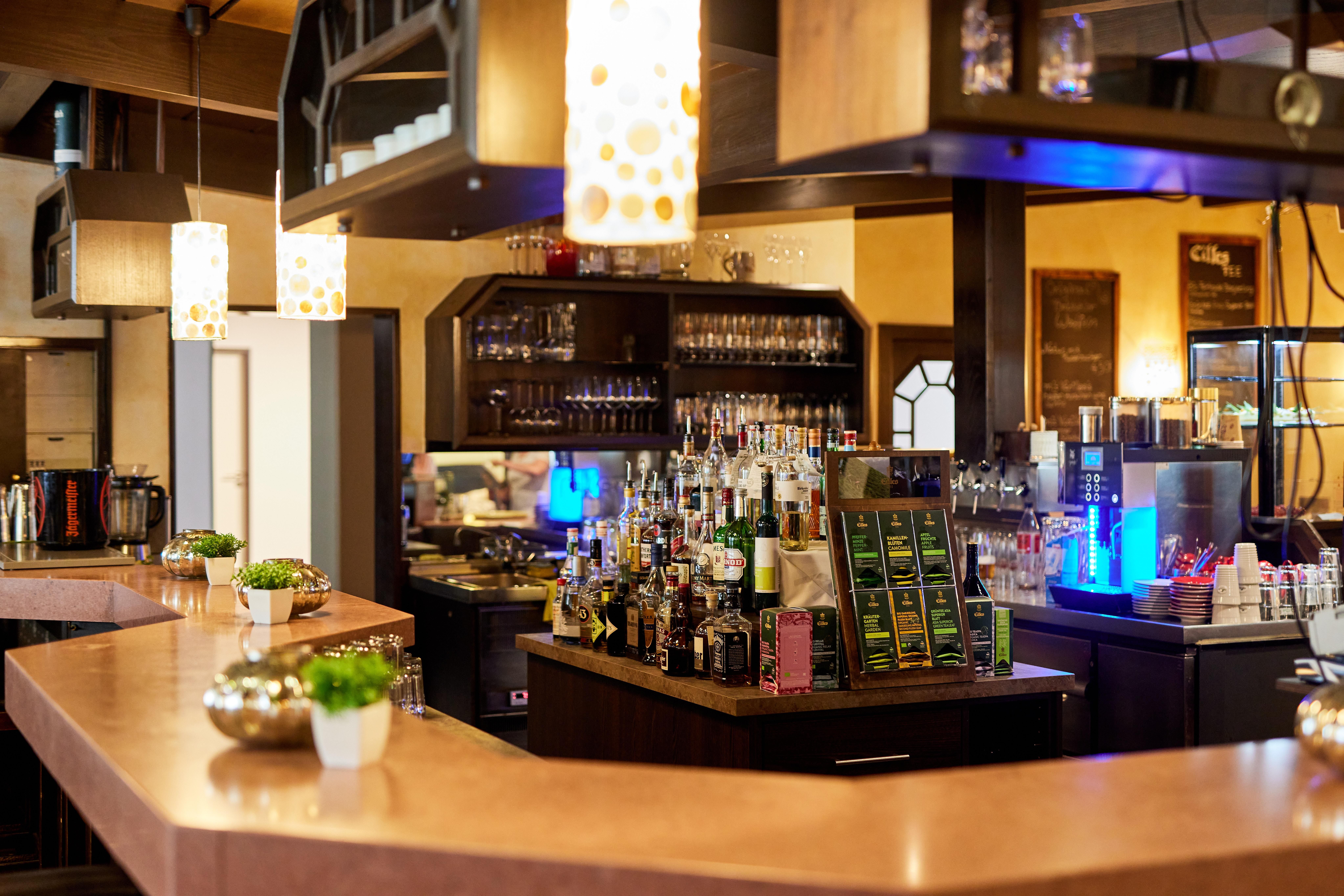 Tagesbar Blick auf Tresen 2 Hotelpark der Westerw